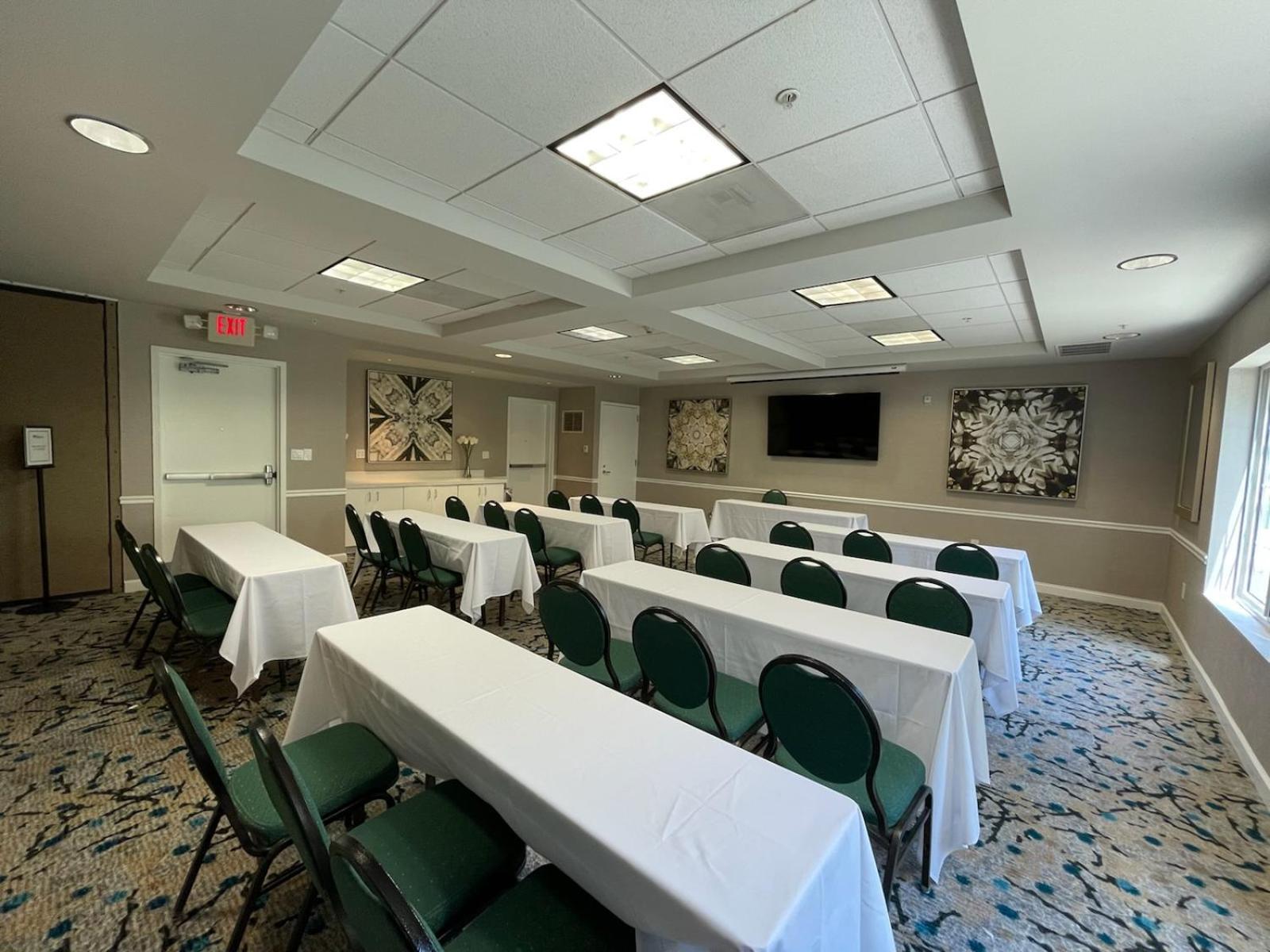 Hilton Garden Inn קלאבאסאס מראה חיצוני תמונה