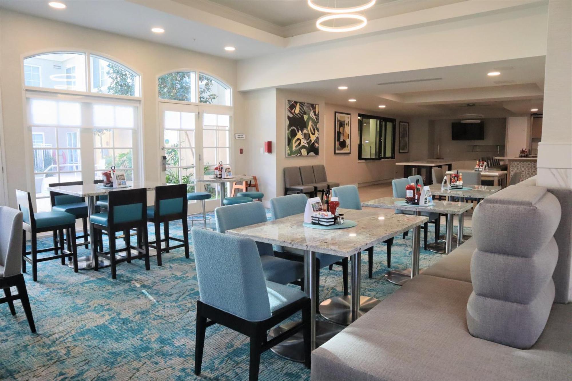 Hilton Garden Inn קלאבאסאס מראה חיצוני תמונה
