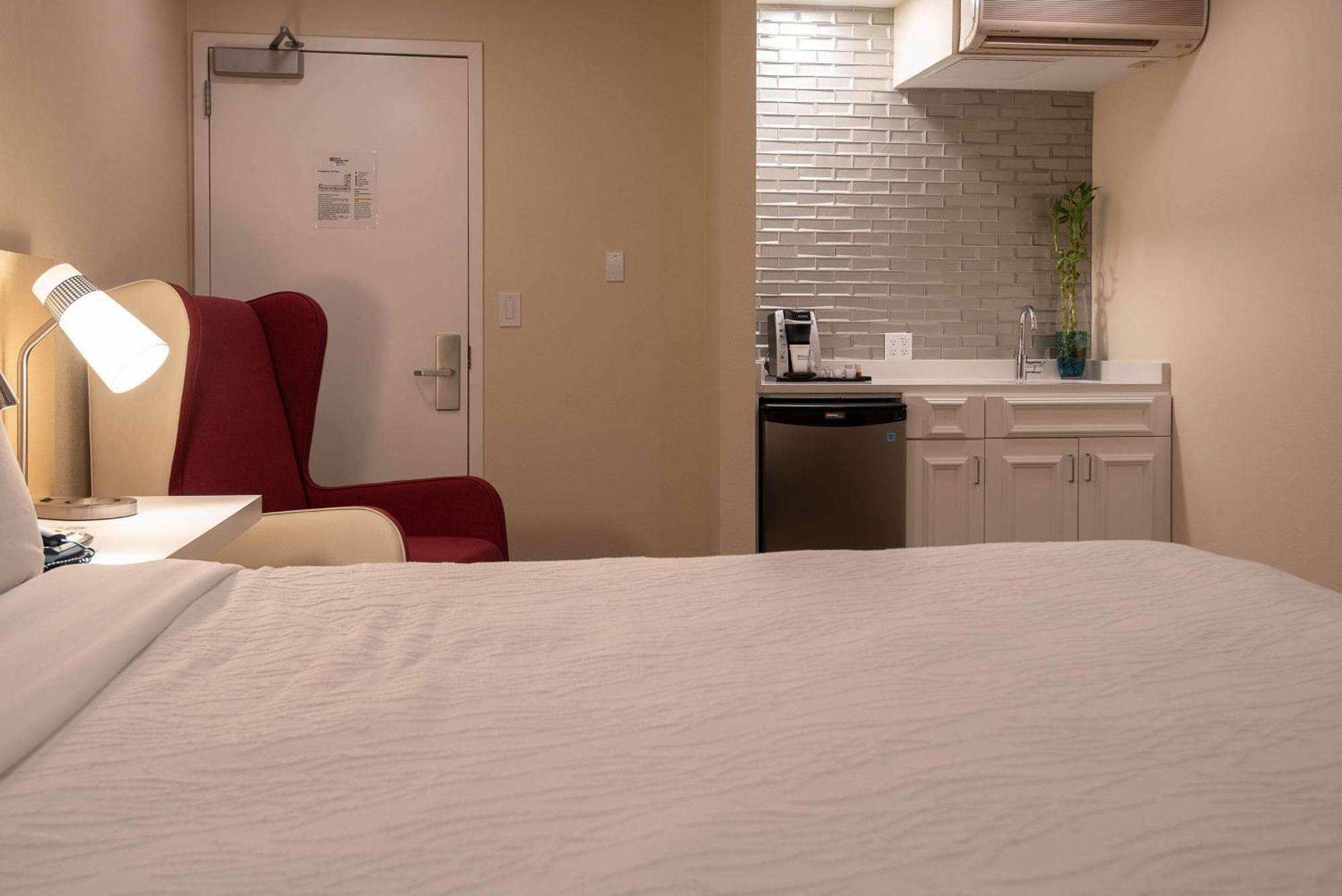 Hilton Garden Inn קלאבאסאס מראה חיצוני תמונה