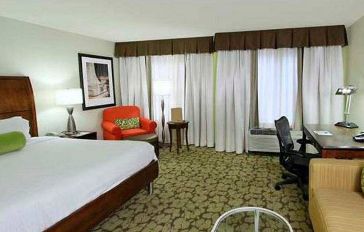 Hilton Garden Inn קלאבאסאס מראה חיצוני תמונה