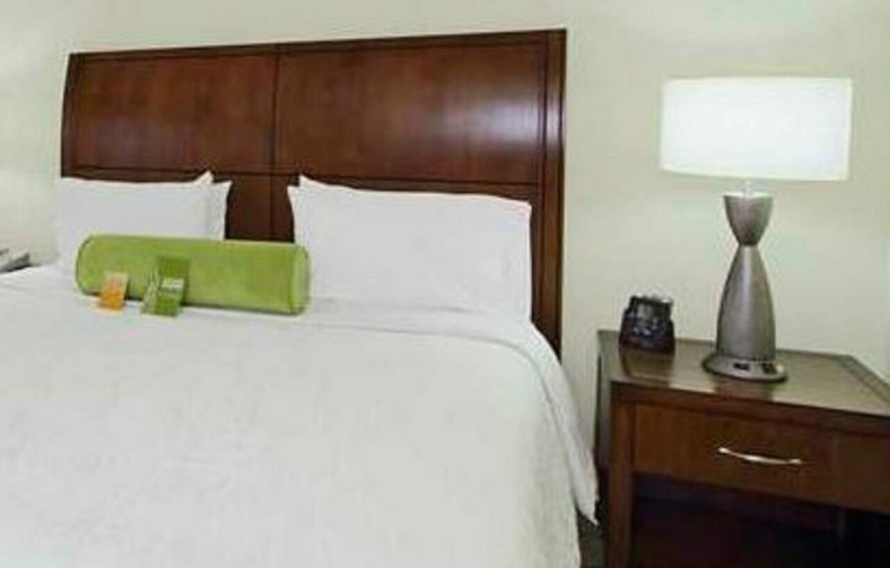 Hilton Garden Inn קלאבאסאס מראה חיצוני תמונה